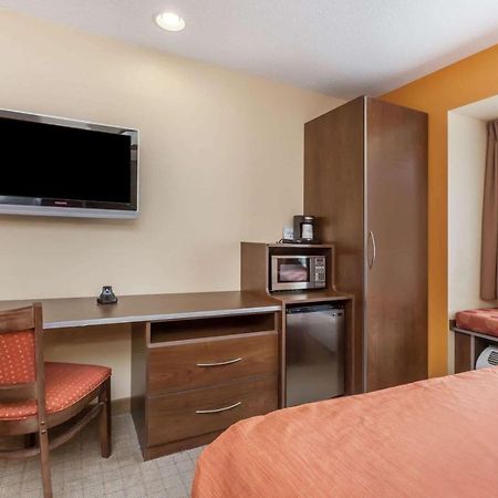 Microtel Inn & Suites By Wyndham ベローナ エクステリア 写真