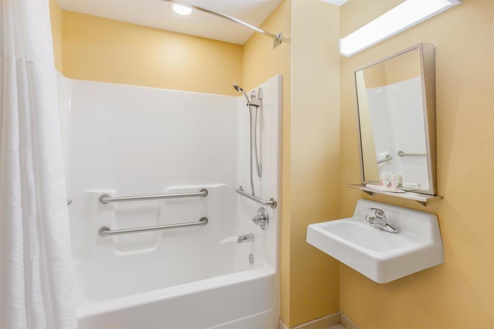 Microtel Inn & Suites By Wyndham ベローナ エクステリア 写真
