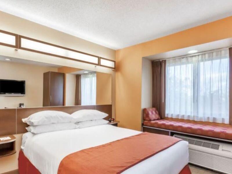 Microtel Inn & Suites By Wyndham ベローナ エクステリア 写真