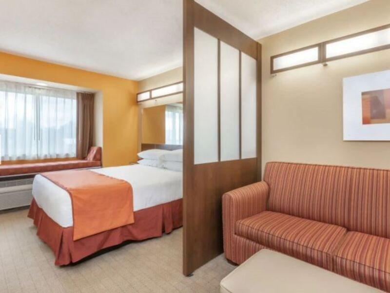Microtel Inn & Suites By Wyndham ベローナ エクステリア 写真