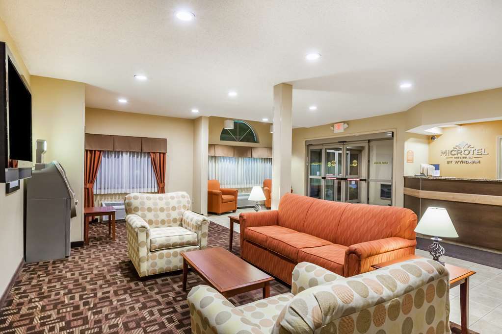 Microtel Inn & Suites By Wyndham ベローナ インテリア 写真