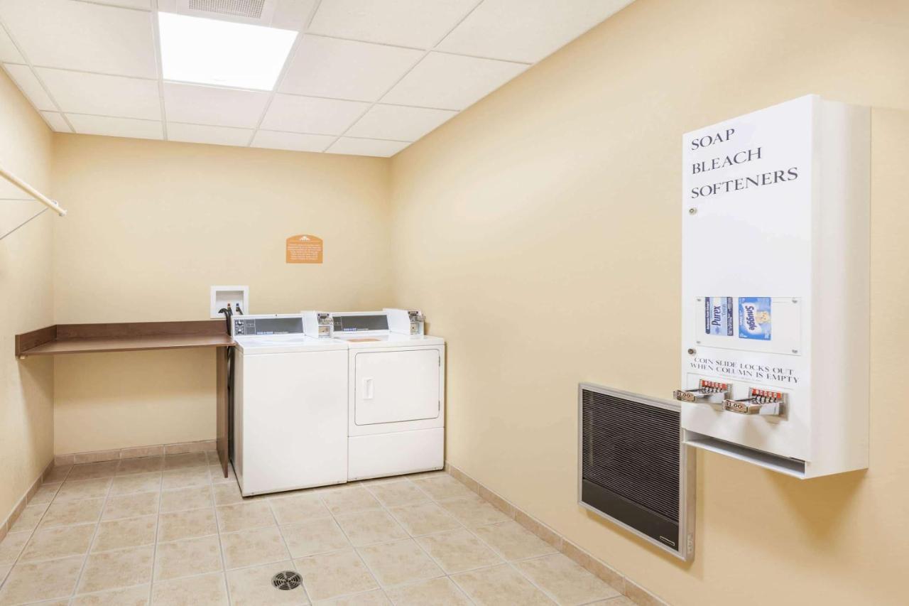 Microtel Inn & Suites By Wyndham ベローナ エクステリア 写真