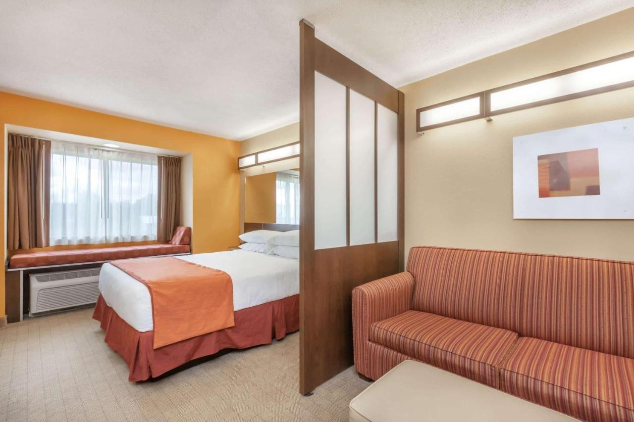 Microtel Inn & Suites By Wyndham ベローナ エクステリア 写真