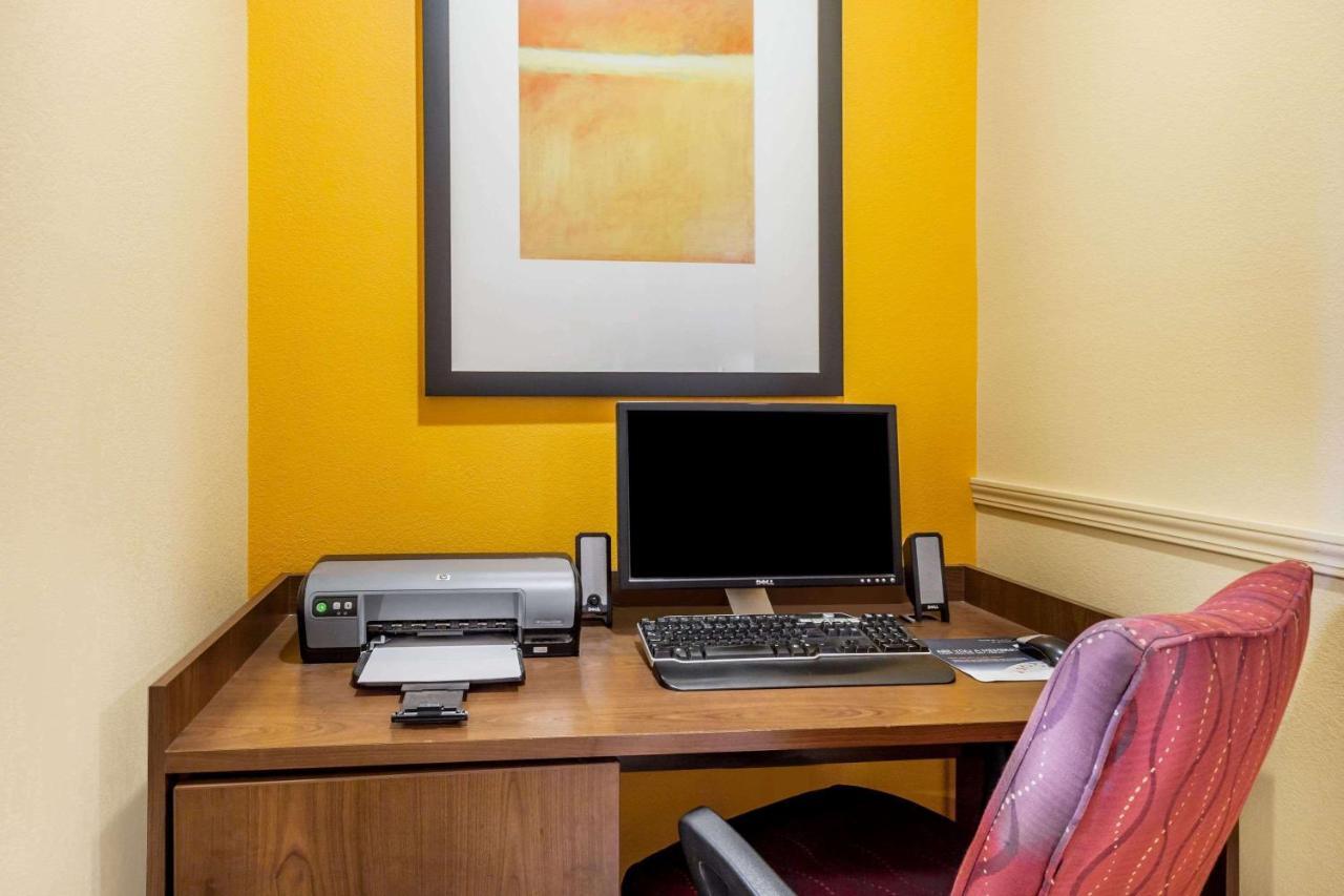 Microtel Inn & Suites By Wyndham ベローナ エクステリア 写真