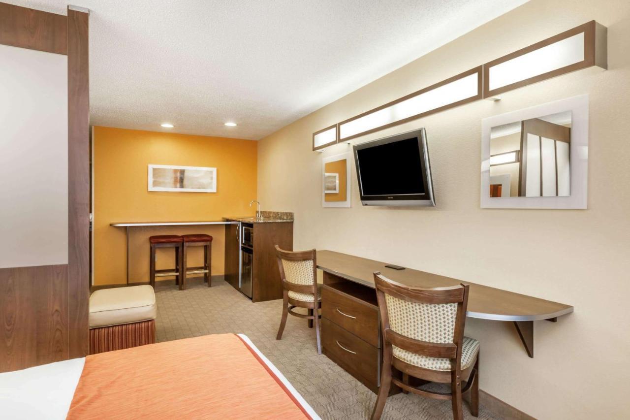 Microtel Inn & Suites By Wyndham ベローナ エクステリア 写真