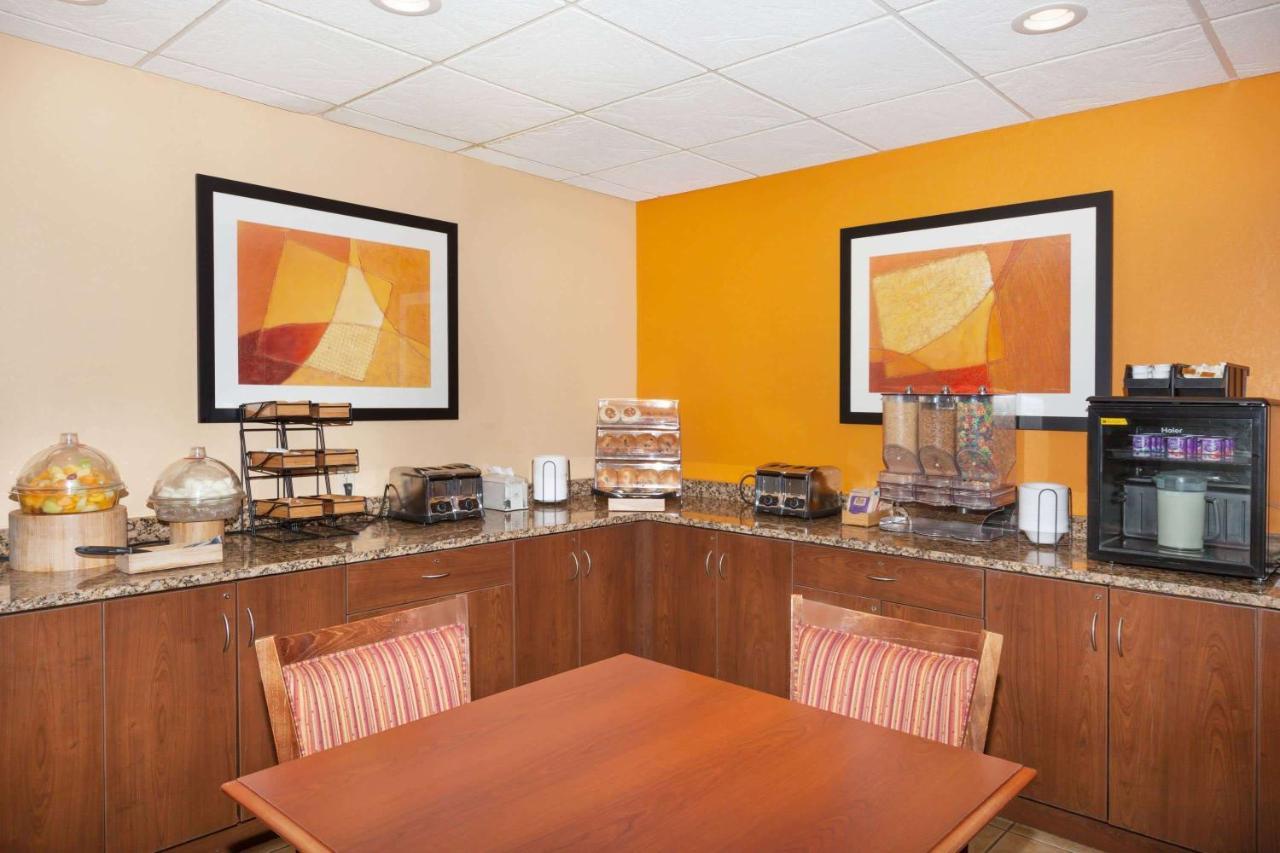Microtel Inn & Suites By Wyndham ベローナ エクステリア 写真